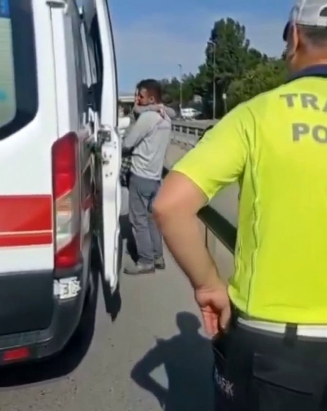 Trafik Kazasında Yüzünden Yaralanan 5 Yaşındaki Ceren’e İlk Müdahaleyi Tuzla Belediyesi Personeli Yaptı