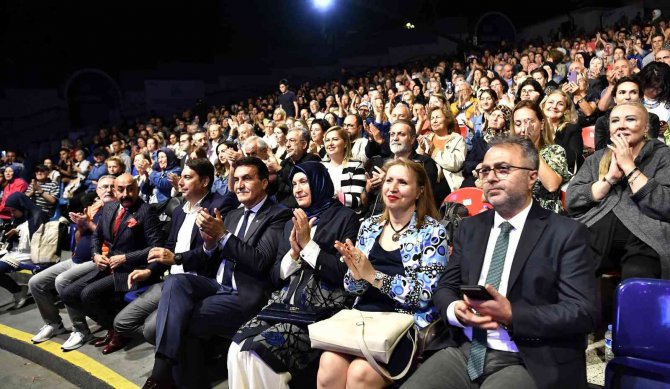 Burs’da Sanat Güneş’i Zeki Müren, Muhteşem Bir Geceyle Anıldı