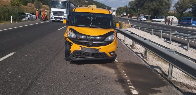 Uşak’ta 2 Aracın Karıştığı Kazada 4 Kişi Yaralandı