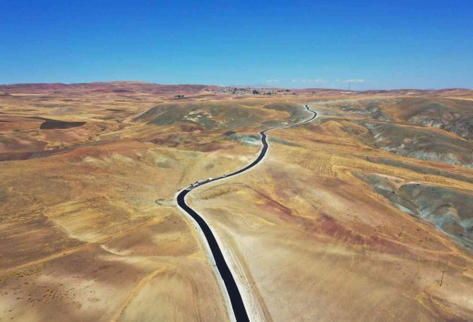Van Büyükşehir Belediyesi Özalp’ta 14 Kilometre Asfalt Çalışması Yapıyor