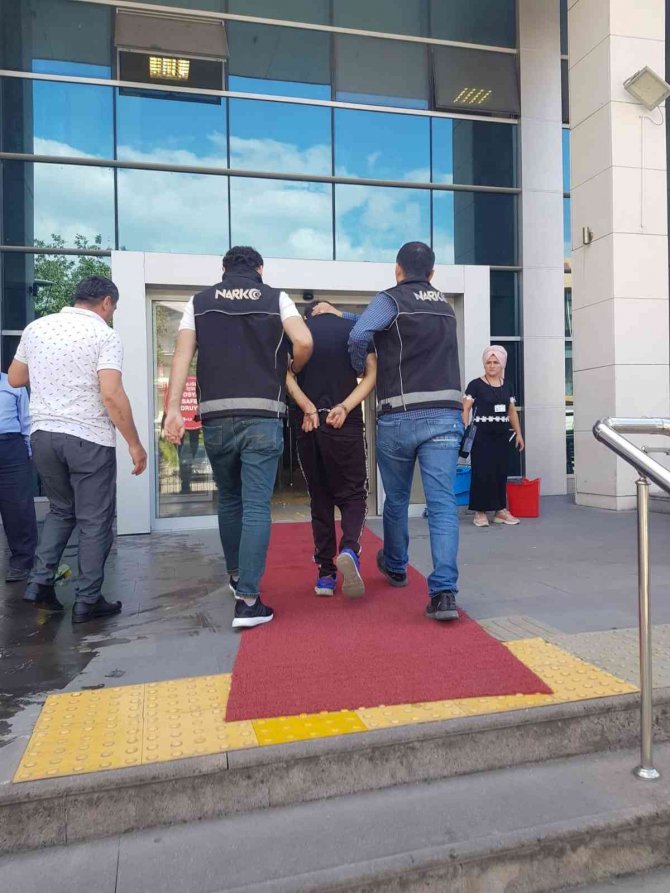 Uyuşturucu Operasyonlarında 8 Kişi Gözaltına Alındı