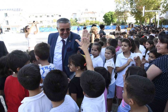 Kemer’de İ̇lköğretim Haftası Kutlamaları Yapıldı