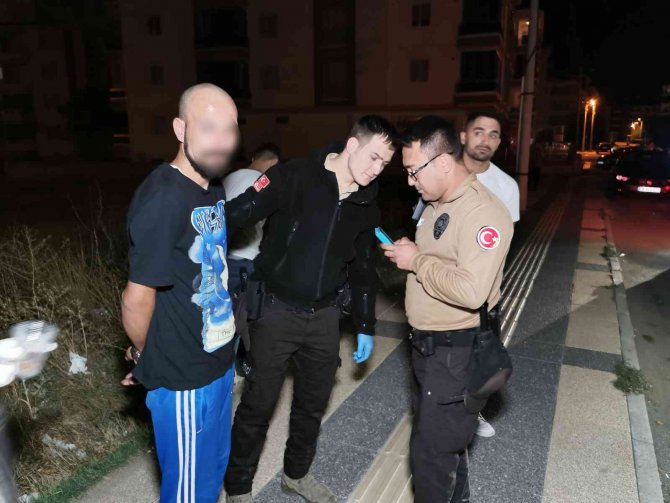 Aracını Durduran Polislere Kendini İhbar Etti