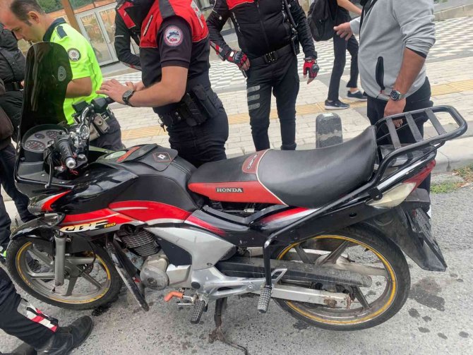 Motosikletle Uyuşturucu Sevkiyatı Polise Takıldı: Yaklaşık 21 Kilo Uyuşturucu Ele Geçirildi