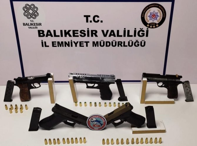 Balıkesir’de 52 Kilo Esrar Ele Geçirildi