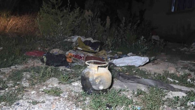 Tüp Bomba Gibi Patladı, Tek Katlı Ev Küle Döndü