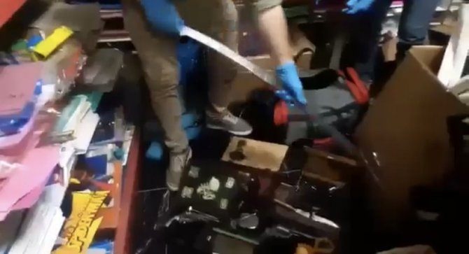 Bursa’da Yasadışı Silah Satanlara Şok Baskın