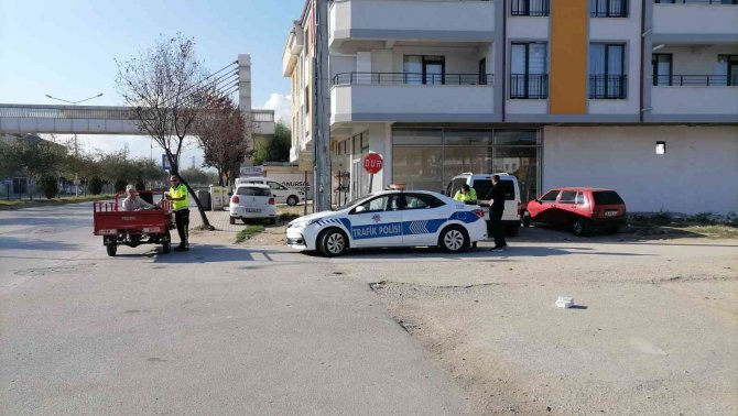 Polisten Alkışlanacak Hareket
