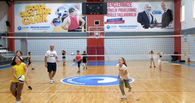 Canik Yaz Spor Okulları’na Büyük İlgi