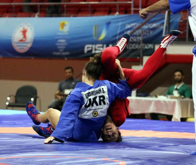 Dünya Üniversiteler Dövüş Sporları Kupası Samsun’da Başladı