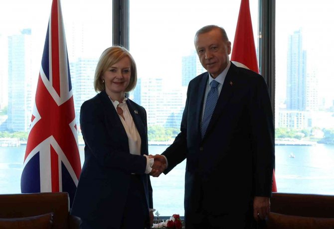 Cumhurbaşkanı Recep Tayyip Erdoğan İle İ̇ngiltere Başbakanı Liz Truss Arasındaki Görüşme Başladı.