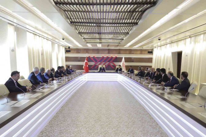 Rektör Sarıbıyık Mazbatasını Aldı