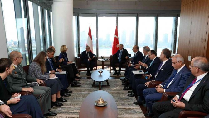 Cumhurbaşkanı Recep Tayyip Erdoğan’ın, Avusturya Cumhurbaşkanı Alexander Van Der Bellen’le Görüşmesi Başladı.