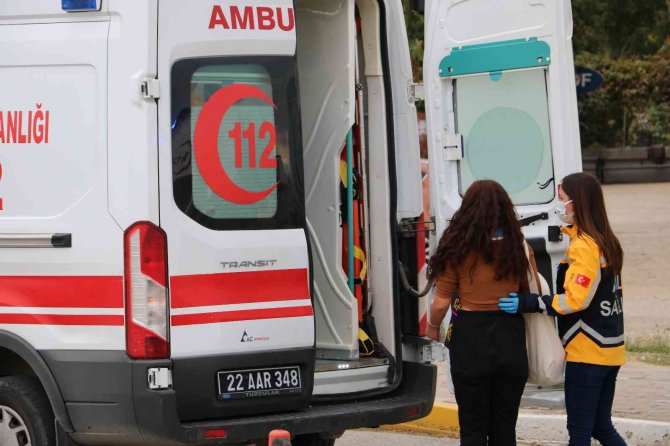 Edirne’de Toplu Ulaşım Aracı Otomobile Çarptı: 2 Yaralı