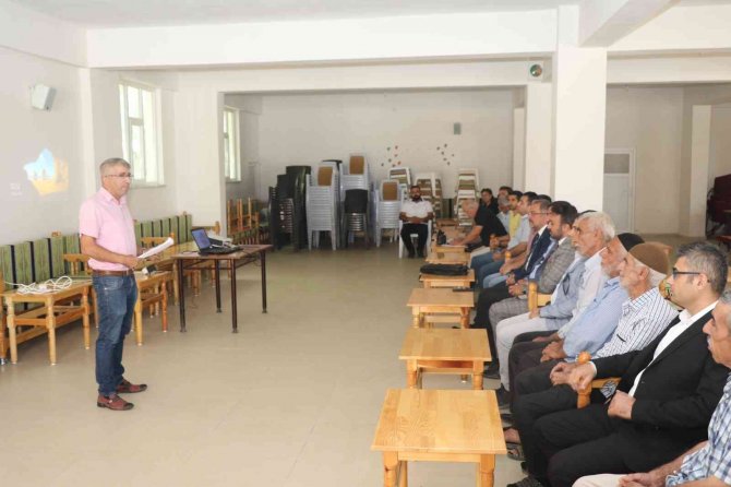 Elazığ’da Çiftçilere ‘İ̇klim Değişimi Ve Sulama’ Eğitimi Verildi