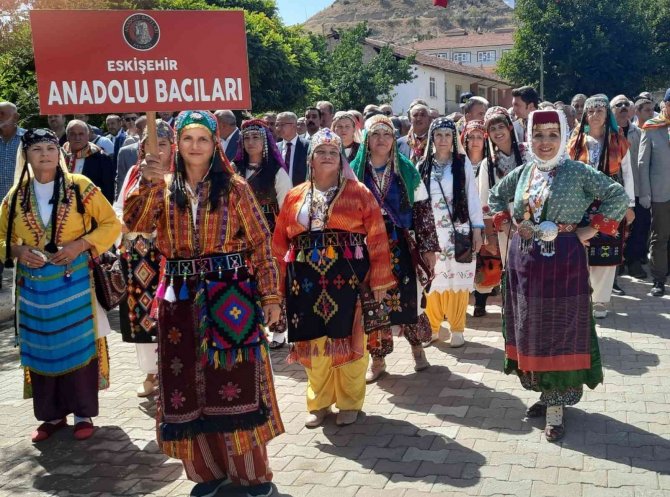 Eskişehir Anadolu Bacıları Oyun Ve Gösterileri İle Ülke Çapında İlgi Görüyor