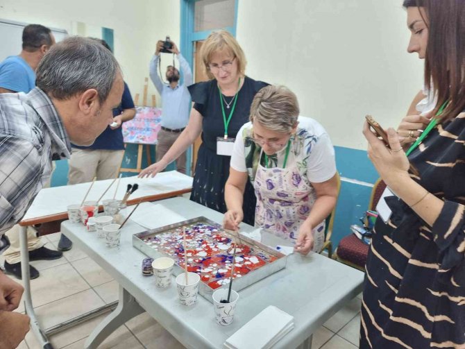 Yabancı Öğretmenler Ebru Sanatıyla Tanıştı