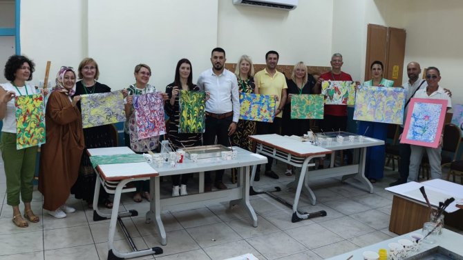 Yabancı Öğretmenler Ebru Sanatıyla Tanıştı