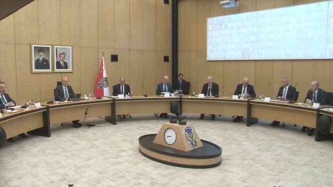 Bakan Soylu, 81 İlin Emniyet Müdürleri İle Vks Toplantısı Gerçekleştirdi