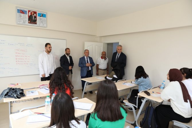 Başkan Demirtaş’tan İ̇lkem’li Öğrencilere Eğitim Seti Desteği