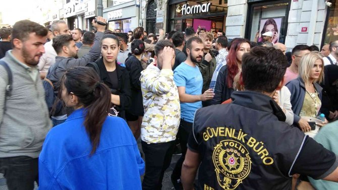 Taksim Meydanı’nda İzinsiz Toplanan İ̇ranlılar Mahsa Amini’nin Şüpheli Ölümünü Protesto Etmek İstedi