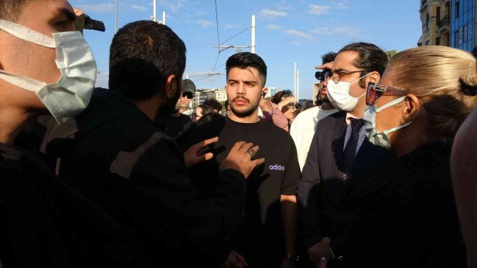 Taksim Meydanı’nda İzinsiz Toplanan İ̇ranlılar Mahsa Amini’nin Şüpheli Ölümünü Protesto Etmek İstedi
