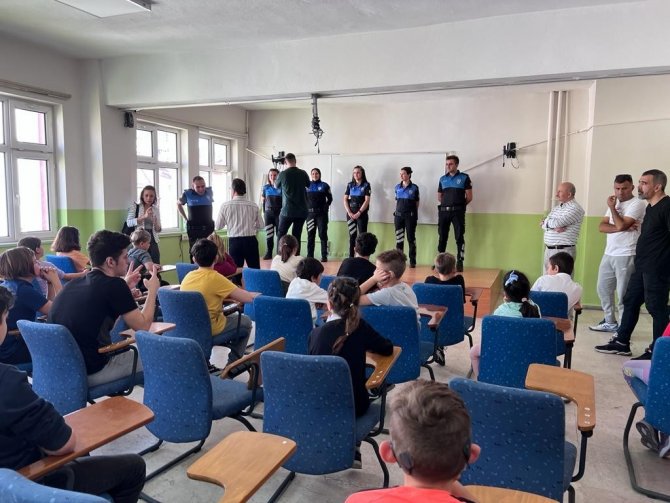 İ̇stanbul Emniyet Müdürlüğünden “Türk İ̇şaret Dili Eğitimi Projesi”