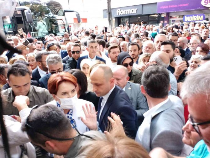 İ̇yi̇ Parti Genel Başkanı Akşener, Ankara’da Esnafı Ziyaret Etti