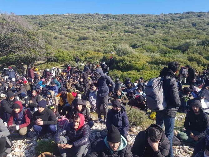 İ̇zmir’de Jandarmadan Göçmen Kaçakçılığı Operasyonu: 19 Olayda 343 Göçmen Yakalandı