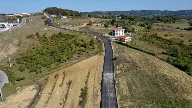 İ̇zmit Belediyesi’nden Kulmahmut’a 800 Metrelik Asfalt Yol