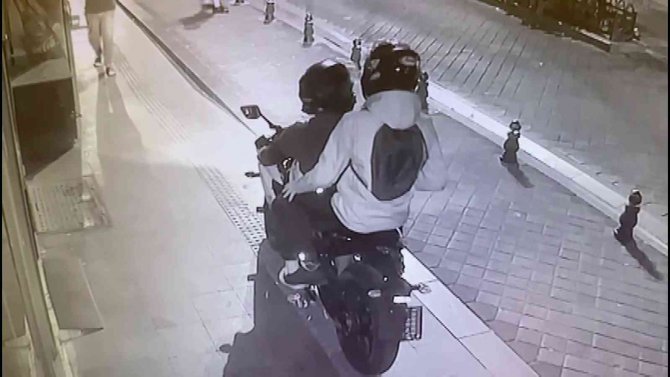 Kadıköy’de Hırsızlar 10 Saniyede 250 Bin Tl Değerinde Motosiklet Çaldı
