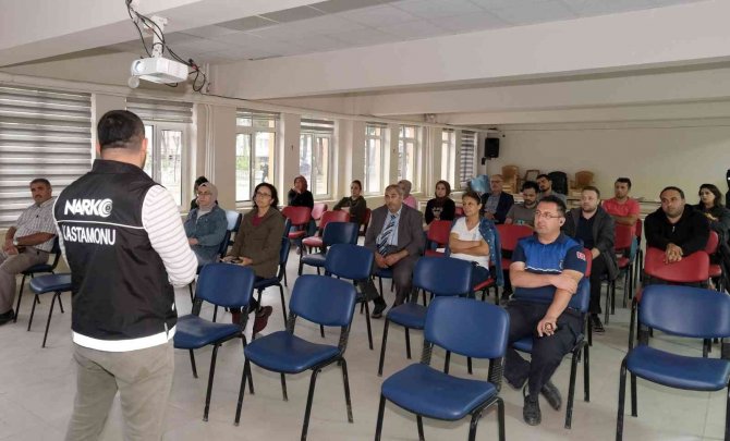 Kastamonu’da “En İ̇yi Narkotik Polisi Anne” Eğitimleri Sürüyor