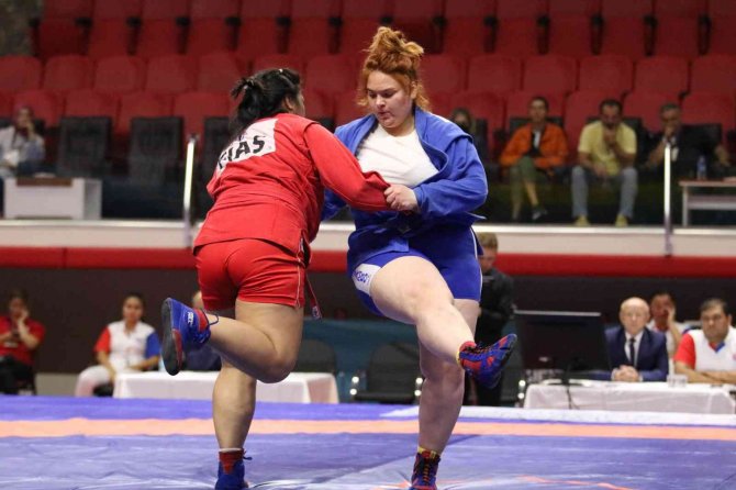 Dünya Üniversiteler Dövüş Sporları Kupası Samsun’da Başladı