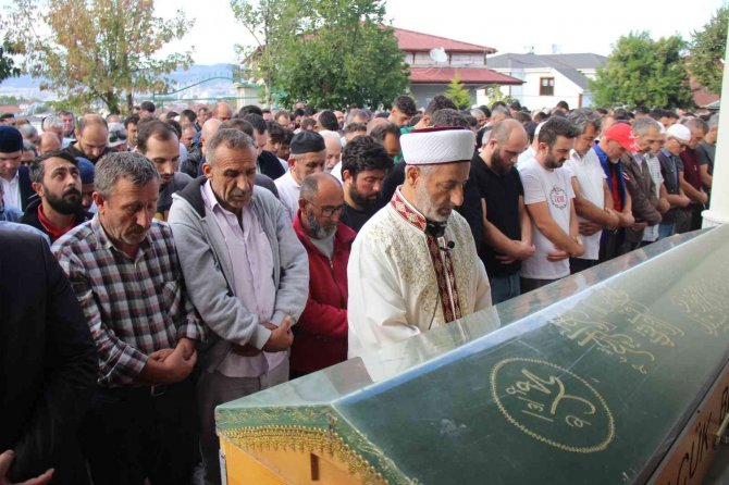 Taziye Evine Giderken Otomobilin Çarptığı Genç, Son Yolculuğuna Uğurlandı