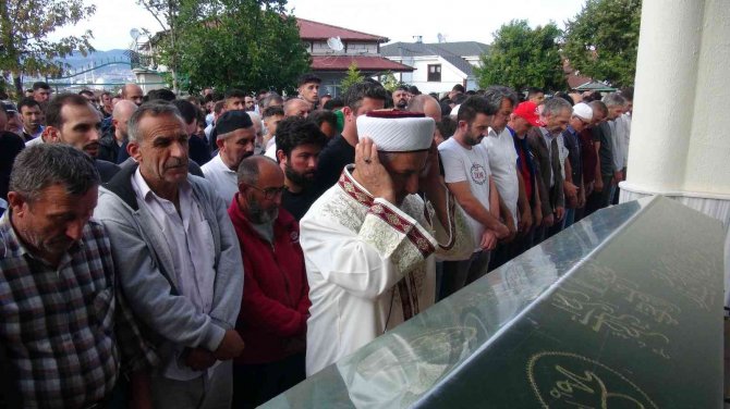 Taziye Evine Giderken Otomobilin Çarptığı Genç, Son Yolculuğuna Uğurlandı