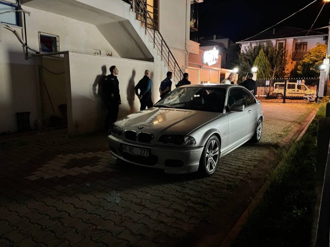 Cenaze Evine Taziyeye Giden 2 Arkadaşa Otomobil Çarptı: 1 Ölü, 1 Yaralı