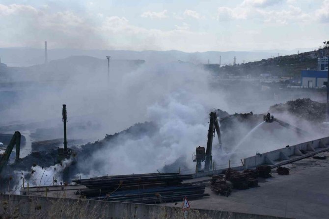Üç Gündür Yanıyor, İşte Çevreye Zararı