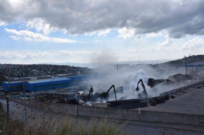 Üç Gündür Yanıyor, İşte Çevreye Zararı