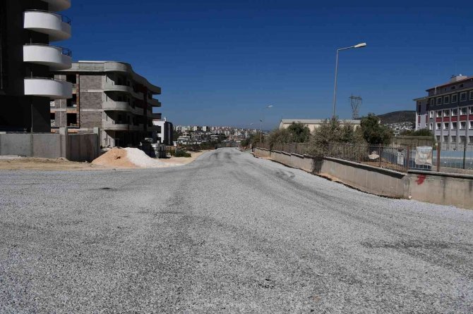 Kuşadası’nda Bir Haftada 29 Bin 200 Metrekare Asfalt Yol Kaplandı