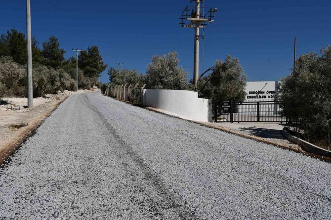 Kuşadası’nda Bir Haftada 29 Bin 200 Metrekare Asfalt Yol Kaplandı
