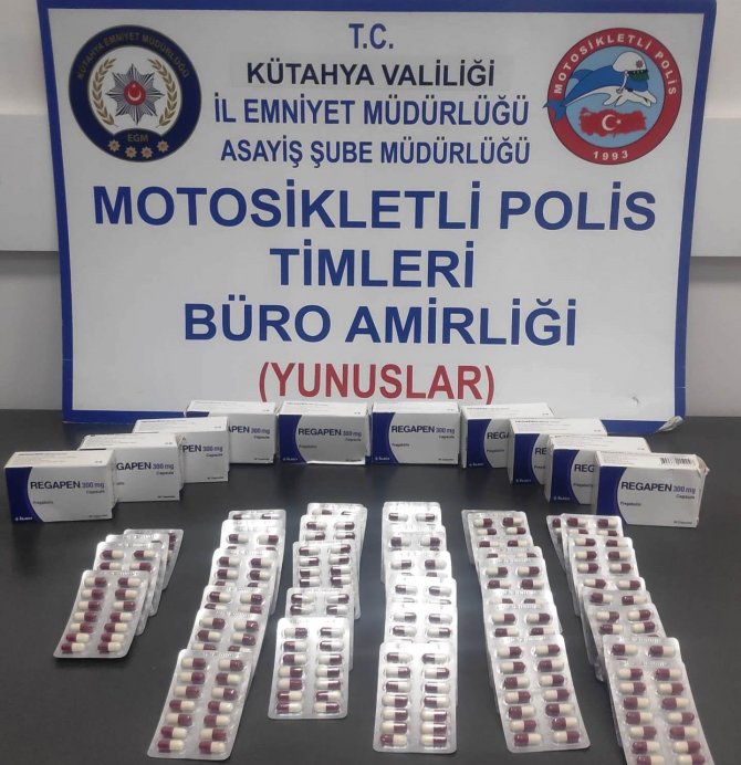 Kütahya’da Bir Araçta 588 Adet Sentetik Ecza Ele Geçirildi