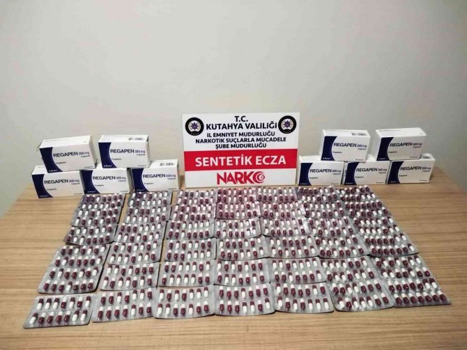 Kütahya’da Bir Araçta 588 Adet Sentetik Ecza Ele Geçirildi