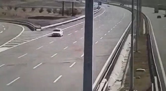 Otoyolda Geri Manevra Yapan İ̇bb Aracının Şoförü Kazada Hayatını Kaybetti