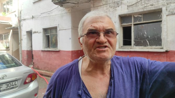 Metruk Binada Yangın Çıktı, Mahallede Tansiyon Yükseldi
