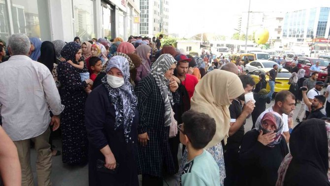 "Avrupa’ya Gönderiyorlar" Yalanını Duyan Mülteciler Oraya Koştu