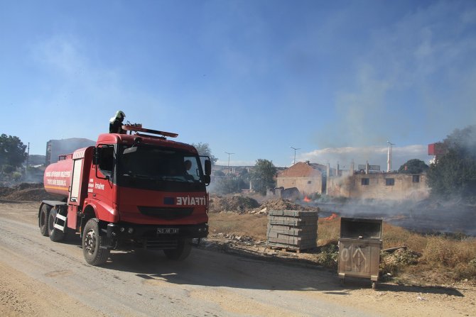 50 Metre Arayla Çıkan İki Yangın Büyümeden Söndürüldü