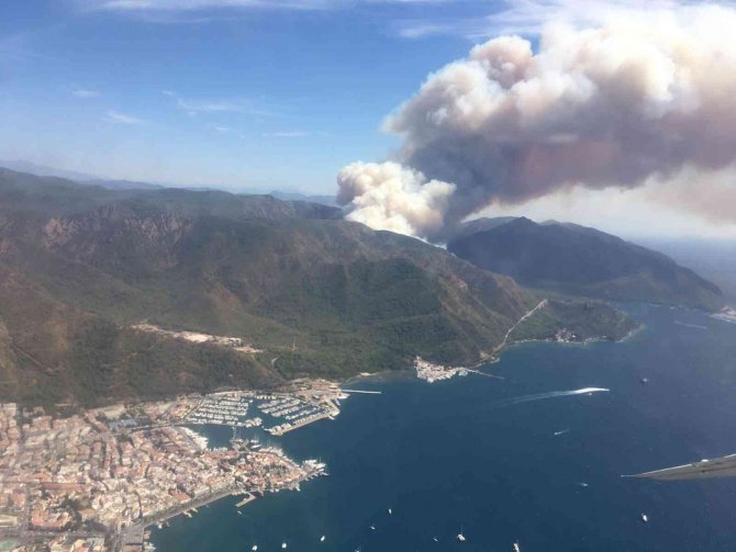 Marmaris’te Orman Yangınına Havadan Ve Karadan Müdahale Başladı