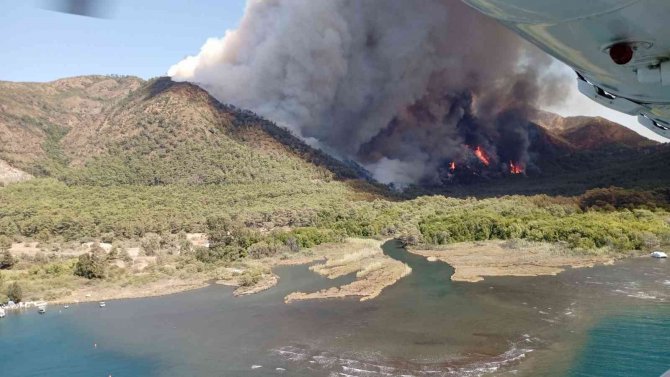 Marmaris’te Orman Yangınına Havadan Ve Karadan Müdahale Başladı