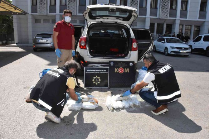 Salça Ve Peynir Bidonları Arasındaki Uyuşturucuyu Narkotik Köpeği Buldu