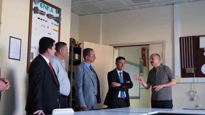 Milletvekili Çelik, Baün’de 3+1 Eğitim Sitemi Hakkında Bilgi Aldı